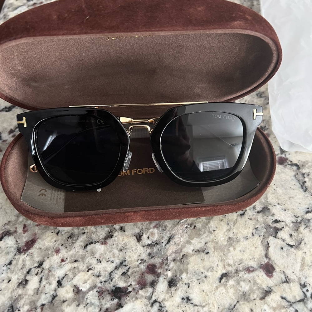 Tom Ford Women’s Sunglasses TF 541-K 01N Made In Italy case included Excellent C